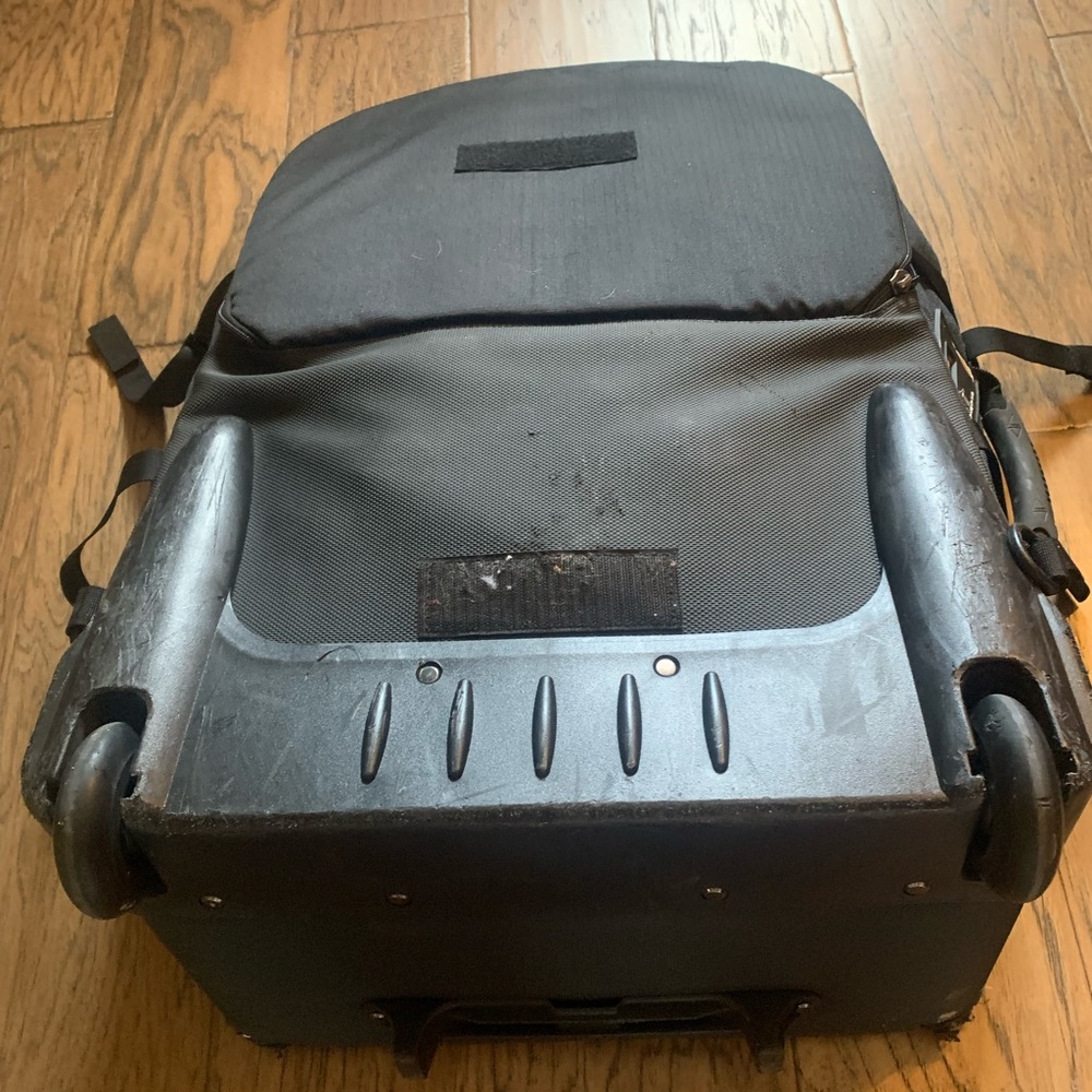 Rei CoOp Rolling Duffel Suitcase Luggage Travel Bag … Gem